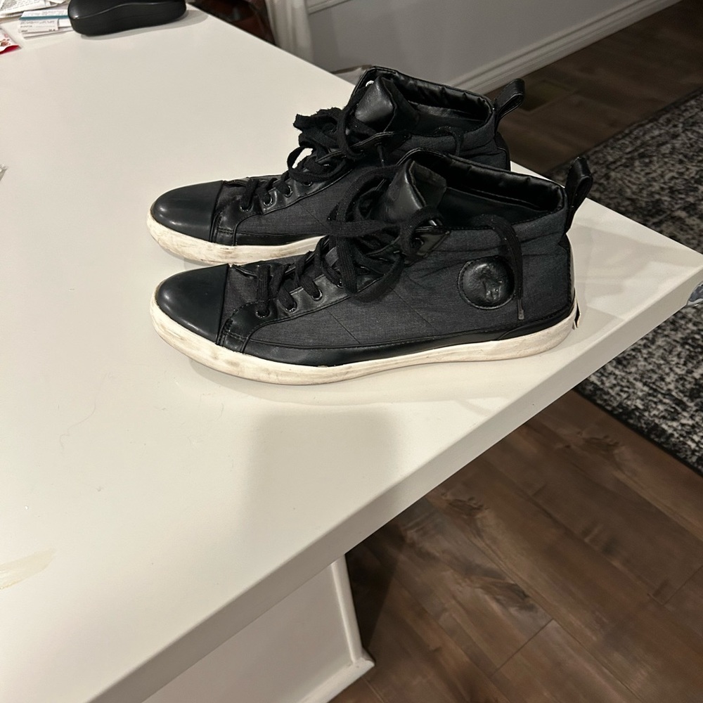 Polo vintage high top canvas men’s shoes. Great condition.